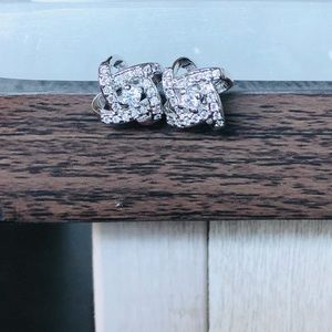 SWAROVSKI love knot earrings 💞